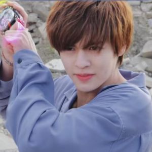 Kamen Rider Zi-O Kishida Masaki Short Hair Wig Mens Stage Performance Simulation Hair Cap Fluffy Short Straight Hair Fake Hair