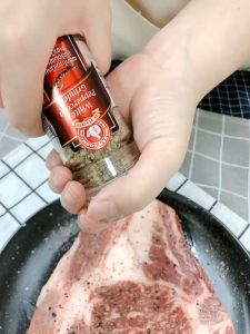 ง่วนสูน พริกไทยเม็ดขาว ขวดฝาบด 45 g White Peppercorn Grinder