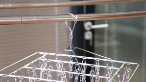 ราวหนีบผ้ามี 20 ตัวหนีบคุณภาพดี ที่หนีบผ้าทำจากสแตนเลส 304 ไม่ขึ้นสนิม  แข็งแรง ทนทาน พร้อมส่งจากไทย!!