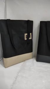Tas Wanita Totebag Kuliah dan Kerja Model Hitam Polos Penutup Resleting Dely Project