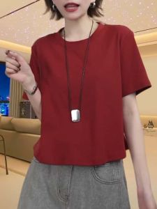 เสื้อยืดแขนสั้นทรงหลวมสำหรับผู้หญิง สีแดง ทรงเข้ารูป ฤดูร้อน 2025 เสื้อยืดคอกลมแขนสั้นทรงเข้ารูปสไตล์เกาหลีสำหรับผู้หญิง