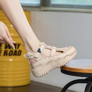 รองเท้าแตะส้นหนาสำหรับผู้หญิง ทรงโรมัน หนังแท้ ระบายอากาศได้ดี ส้นสูงปานกลาง รองเท้าลำลอง สไตล์ฤดูร้อน 2025 รองเท้าสวมสบาย