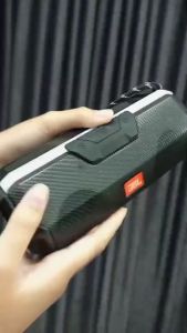 ลำโพงบลูทูธไร้สาย J143 เสียงดีเบสหนักๆ มีไฟตอนเปิดเพลง มีไมโครโฟนในตัว เชื่อมต่อได้นาน ลำโพงขนาดพกพาคุณภาพดี