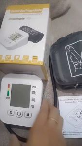 ส่งฟรี! เครื่องวัดความดัน แบบพกพา เครื่องวัดความดันโลหิต ที่วัดความดัน อัตโนมัติ ใช้งานง่าย Blood Pressure Monitor