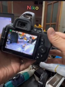 Máy ảnh Nikon D5500 kèm ống kính 18-55 màn xoay lật có wifi