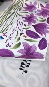 DECAL DÁN TƯỜNG TRANH 4 BÌNH HOA HOA ANH THẢO TÍM VÀ CHÂN TƯỜNG HOA CỎ