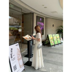 Bộ Đầm A-Line Ngắn và Áo Sơ Mi
