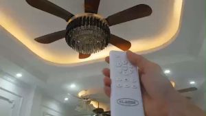 Quạt trần chao đèn pha lê vừa đẹp trang trí và nhiều gió có điều khiển từ xa động cơ DC tiết kiệm điện