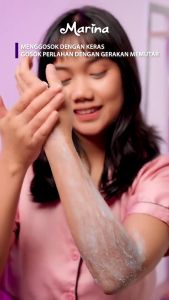 Marina UV White Healthy & Glow Body Scrub || Marina UV White Bright & Fresh Body Scrub 200mL BPOM