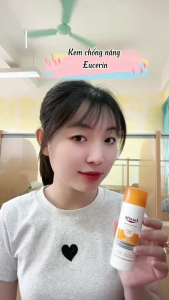 Kem Chống Nắng Eucerin Oil Control 50ml SPF50+ - Kiềm dầu thẩm thấu nhanh không nhờn rít bảo vệ da toàn diện khỏi tia UV với SPF50+ PA++++. Kết cấu mỏng nhẹ giúp da khô thoáng giữ lớp trang điểm lâu trôi lý tưởng cho da dầu và hỗn hợp thiên dầu