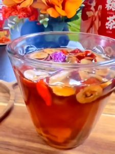 100% Effective Rose black sugar ginger jujube tea brown sugar ginger tea red sugar ginger jujube tea health tea rose longan goji berry jujube combination flower tea Teh jujube halia gula hitam mawar 玫瑰黑糖姜红枣茶红糖姜红枣茶保健茶玫瑰龙眼枸杞红枣组合花茶