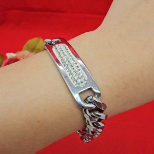 สร้อยข้อมือสแตนเลสฝังเพชร ความยาว 8.5 นิ้ว แฟชั่นผู้หญิง ผู้ชาย ใส่ติดตัวได้ เครื่องประดับ ดีไซน์สวยงาม รูปถ่ายจากสินค้า