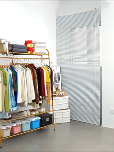 Heavy Duty Clothes Hangerwith Top Rod 2-Tier Lower Storage Shelves Metal Freestanding Garment Rail for Bedroom Office Entryway Garment Rack with 4 Hooks