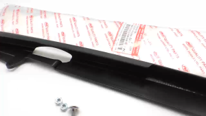 บังโซ่ บังโซ่ซีก บังโซ่ซีกพลาสติกสำหรับ WAVE110/WAVE110-I/ WAVE125-I/WAVE110-I LED/WAVE100S 2005(พร้อมน๊อต)