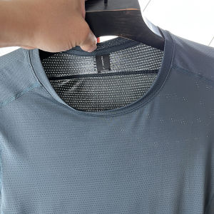 Áo Thun Thể Thao Nam Ngắn Tay Thường Ngày Với Toàn Thân Cắt Laser Điều Hòa Không Khí Áo Sơ Mi Băng Lụa Thoáng Khí Khô Nhanh