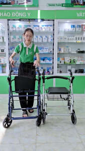 Xe đẩy tập đi 2 in 1 có gác chân W-918 New (Mầu Xanh hoặc Bạc Sivel) - Tiện dùng cho người già Người tai biến đi lại kém