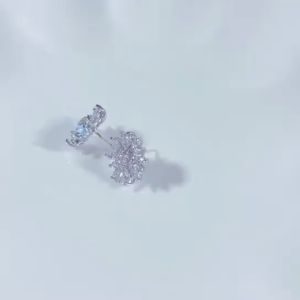 Bông tai nữ hình bông hoa hướng dương dát đá zircon trắng