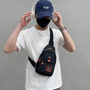 PIYU กระเป๋าแฟชั่นสปอร์ตสไตล์บุรุษกระเป๋าสะพายกลางแจ้งขนาดใหญ่กระเป๋าสะพายไนลอนหนา