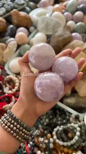 ลูกหินทรงกลมหินอเมทิสลาเวนเดอร์  ช่วยให้จิตใจสงบ