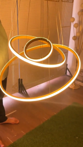 Garansi 1 Tahun Lampu Gantung LED Mewah Modern 3 Cincin dengan Remote Control Tiga Warna Lampu Plafon Dekoratif Ruang Tamu Ruang Makan Kamar Tidur Desain Bulat Elegan Minimalis Hemat Energi Lampu Hias Interior Rumah Kantor Loft