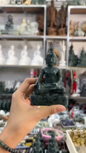 แกะสลัก  พระพุทธรูป ปางมารวิชัย  หินเขียวอินเดีย แบบแกะติดฐาน หน้าตัก 2.5นิ้ว ความสูง 4.5 นิ้ว