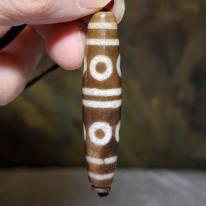 57.3mm Premium Tibetan Xang Xung (Zhang Zhung) 8 Eyes Dzi with lots of fine red spots pendant (with certificate) 精品藏传老料象雄满细朱砂八眼天珠吊坠(带证书)