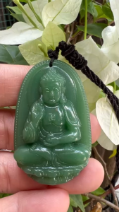 Mặt Dây Chuyền Nam Phật A Di Đà Độ Mệnh Tuổi Tuất Tuổi Hợi Đá Mã Não Xanh Ngọc Đậm Đẹp Size Cao 48mm Ngang 30mm Dầy 11mm có 450k ạ
