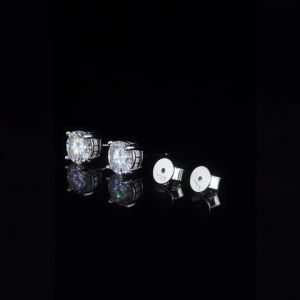 A Pair of Classic 925 Sterling Silver Four-Prong Round Moissanite Simple High-Quality Womens Stud Earrings