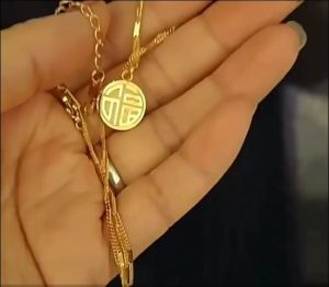 Kalung Titanium Wanita Liontin Bulat Koin Anti Karat Anti Luntur Aksesoris Fashion Cewek Korean