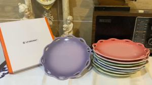 Le Creuset Fleur Lace 7-inch Ceramic Plates 8 Colors Elegant Tableware Set