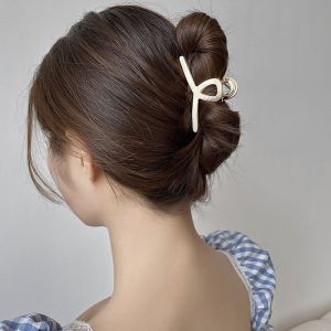 Womens Stylish Hair Clips Shark Clamp Medium Size Hair Accessories Suitable for Thin Hair Cute Fashionable Hair Jewelry