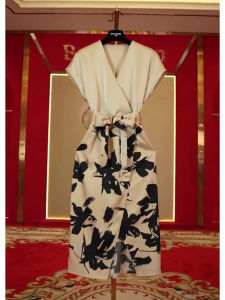 ชุดเดรสคอวีพิมพ์ลายสไตล์ฝรั่งเศสหรูหราสำหรับผู้หญิงในฤดูร้อน ชุดราตรียาวเอวสูง แขนสั้น กระโปรงทรงเอ ชุดเดรสทำงาน