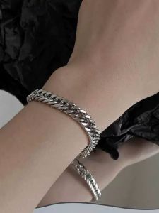 สร้อยข้อมือโซ่คิวบาสแตนเลสไททาเนียม สร้อยข้อมือผู้ชายฮิปฮอป สร้อยข้อมือผู้หญิง โลหะผสม ไม่ซีดจาง แฟชั่นเรียบง่าย เย็น น่ารัก คู่รัก เครื่องประดับ ฤดูร้อน