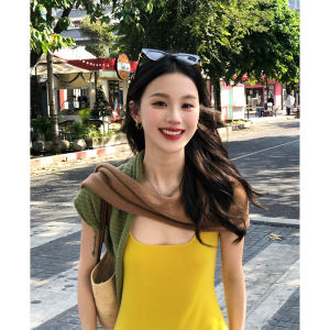 ชุดเดรสยาวแขนกุดคอตั้งแขนสั้นสีเหลือง ชุดสองชิ้น ดีไซน์ใหม่ ฤดูร้อน 2025 ชุดเดรสยาวเอวสูงทรงเอเข้ารูปสำหรับใส่ไปทำงาน