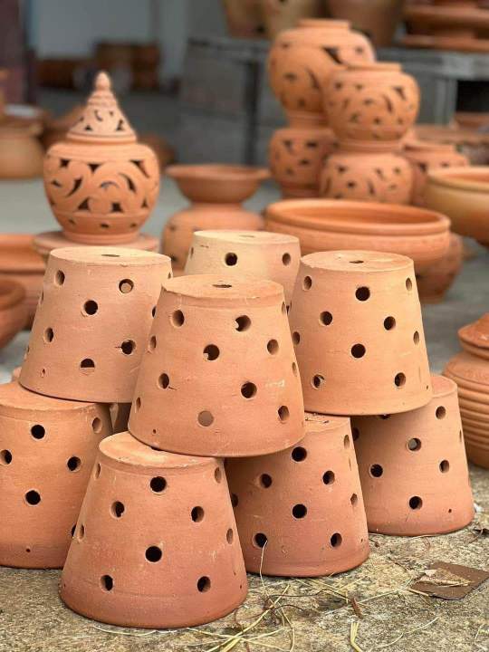 กระถางดินเผาฉลุ 7-8 นิ้ว แขวนได้ ดีไซน์สวย