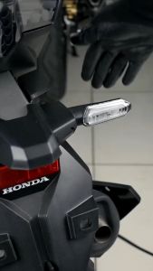 Cover Sen Cover Lampu Sen Belakang Vario New 125/150 Merk Akai Racing