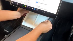 Tesla 2025 Model 3 Highland/Y Juniper Wireless Charging Silicone Pad Center Console Car Phone Charger Pad