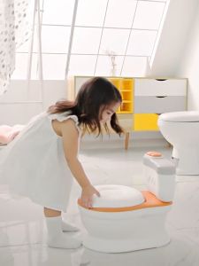 ชักโครกเด็ก เพลงที่เลียนแบบกระแสน้ำ การจำลอง 1: 1 ปลูกฝังความเป็นอิสระ แบบพกพา โถส้วมเด็ก