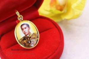 จี้กรมหลวงชุมพรเขตอุดมศักดิ์(เสด็จเตี่ย)เลี่ยมกรอบหุ้มทองคำแท้หนาพิเศษเกรดพรีเมี่ยม