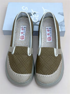 รองเท้าผ้าใบสไตล์ปักกิ่งแบบสวมสบายสำหรับผู้หญิง ทรงหัวมน ทรงแบน รองเท้าลำลอง สวมใส่สบาย น้ำหนักเบา แฟชั่นสำหรับผู้หญิง