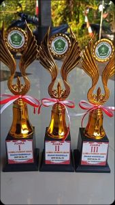 Trophy Piala Lomba Juara 1 2 3 Set Free Desain Stiker + Hiasan Pita