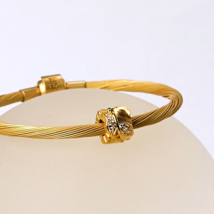 Chow Sang Sang  周生生 999 Gold Love Decode Diamond Feather  Charm for Women 95807C  (Bracelet Not Included)