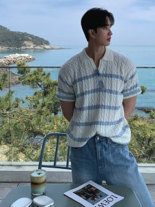 เสื้อโปโลผู้ชายสไตล์เกาหลี ทรงสลิมฟิต แขนสั้น คอวี ลายทาง คอกลม ทรงหลวม ผ้าฝ้ายผสมโพลีเอสเตอร์ ฤดูร้อน 2025