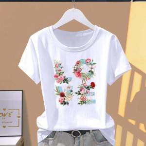 เสื้อยืดคอกลมแขนสั้นลายดอกไม้น่ารักสไตล์เกาหลีแฟชั่นฤดูร้อนสำหรับผู้หญิง เสื้อยืดคอตตอนพิมพ์ลายดอกไม้บางๆ สวมใส่สบาย