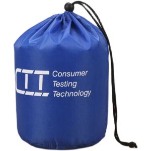 กระเป๋าใส่เสื้อผ้าแบบมีเชือกผูกน้ำหนักเบาพกพาสะดวก ทนทานต่อความชื้น กระเป๋าใส่เสื้อผ้า Nylon Polyester ที่มีหัวเข็มขัดสำหรับการจัดระเบียบในครัวเรือน