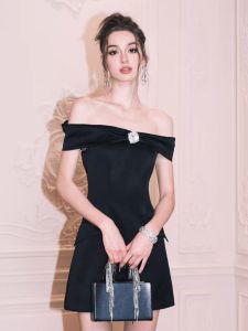 เรียบหรู สีดำ งานเลี้ยงวันเกิดไหล่เดียว เดรส พิธีผู้ใหญ่สูง เอว กระโปรงสั้น หรูหรามินิมอล สไตล์ฝรั่งเศส ชุดราตรี