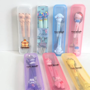 (READY STOCK) Set Sudu Garfu Sanrio Budak Sekolah Stainless Steel Spoon Fork Travel Cutlery Set Cute Lunchbox 三丽鸥儿童便携餐具盒