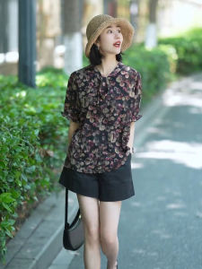 เสื้อเชิ้ตไหมหลวมๆ แขนสั้นคอวีสำหรับผู้หญิง ฤดูร้อน 2024 เสื้อเชิ้ตผู้หญิงลายดอกไม้ ทรงเข้ารูป เสื้อยืด เสื้อเชิ้ตผู้หญิง