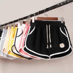 กางเกงขาสั้นทรงหลวมสไตล์กีฬาสำหรับผู้หญิงไซส์ใหญ่ กางเกงขายาวผ้าไหมน้ำแข็งสบายๆ ใส่ไปเที่ยวช่วงฤดูร้อนปี 2022