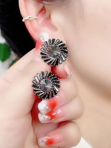 Elegant Hollow out Black Sunflower Vintage Earrings Women Exaggerated Fashion Jewelry Cold Tone Personality Ear Decorations